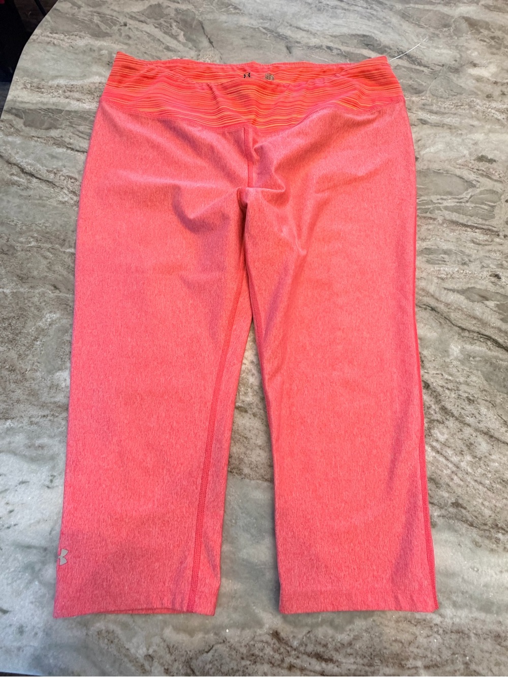 Under Armour HeatGear Large Coral Capri Leggings Fitted Workout Running